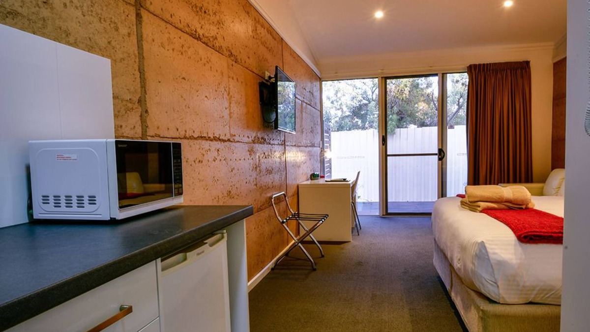 Port Augusta West Hotel | Crossroads Ecomotel