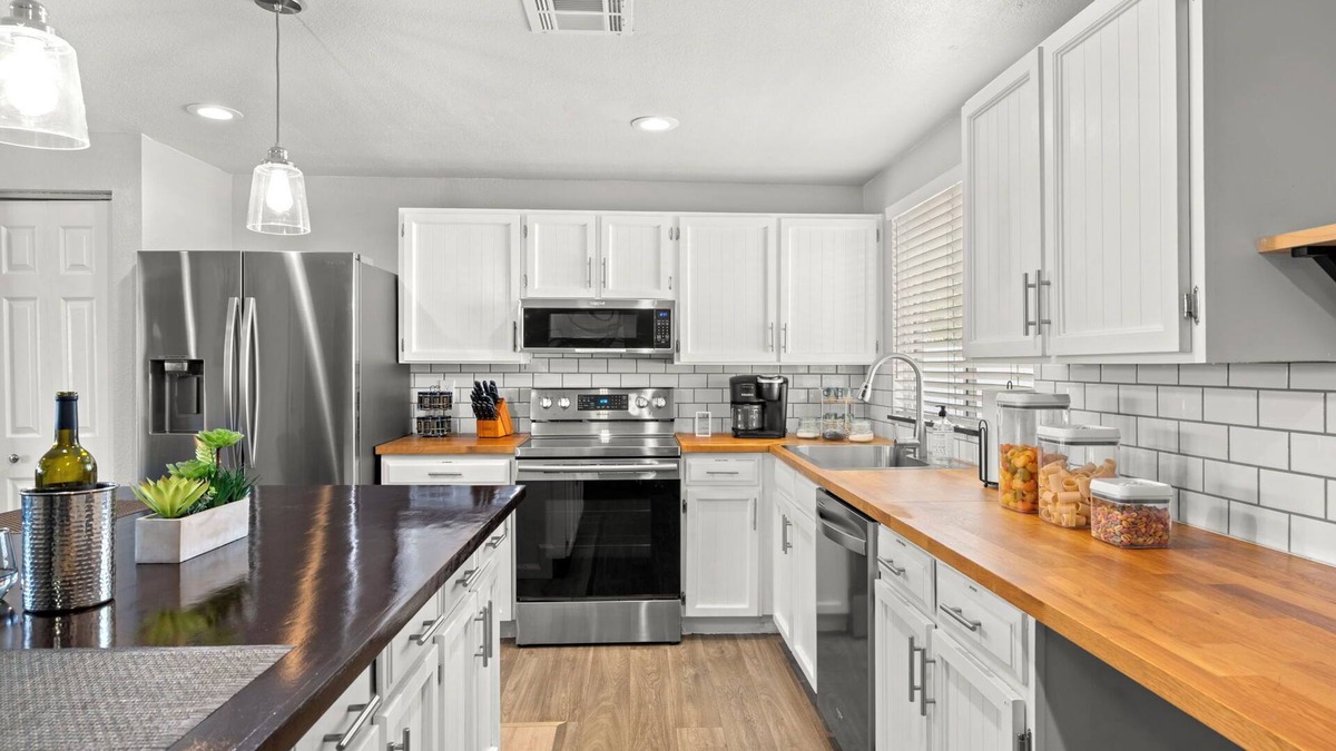 Village Park Four House | Crosstown Classic with Spa minutes to Sloan Park
