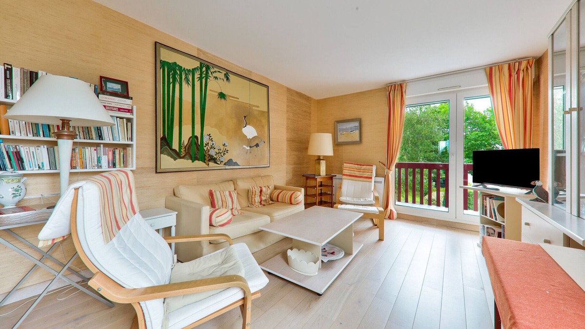 Arzon Apartment | Crouesty Harbor, flat with a pool for 4