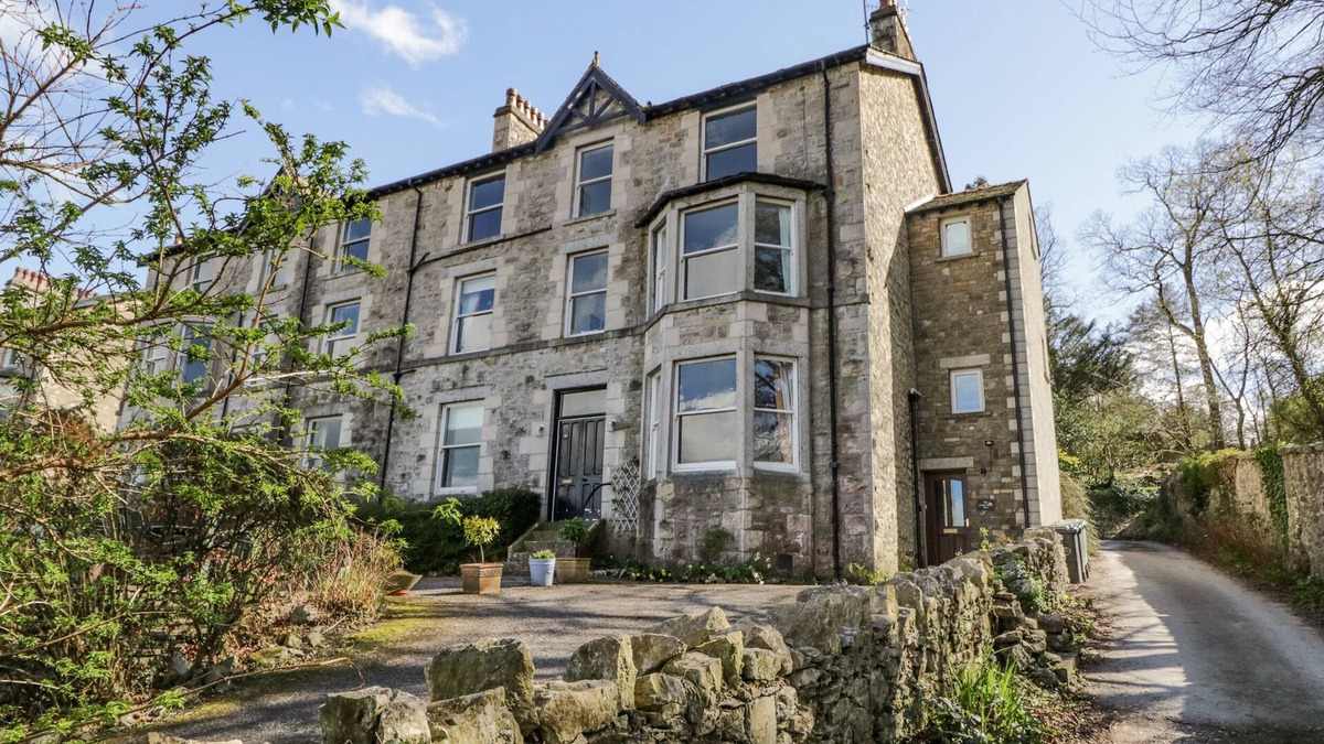 Arnside Cottage | CROW'S NEST, family friendly in Arnside