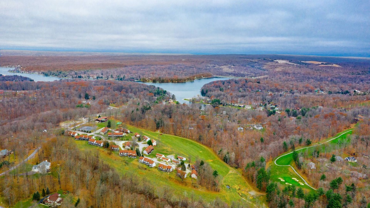Treasure Lake Resort | Crown Resorts at Silverwoods