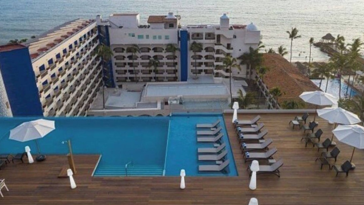North Hotel Zone House | Crowne Paradise Club
