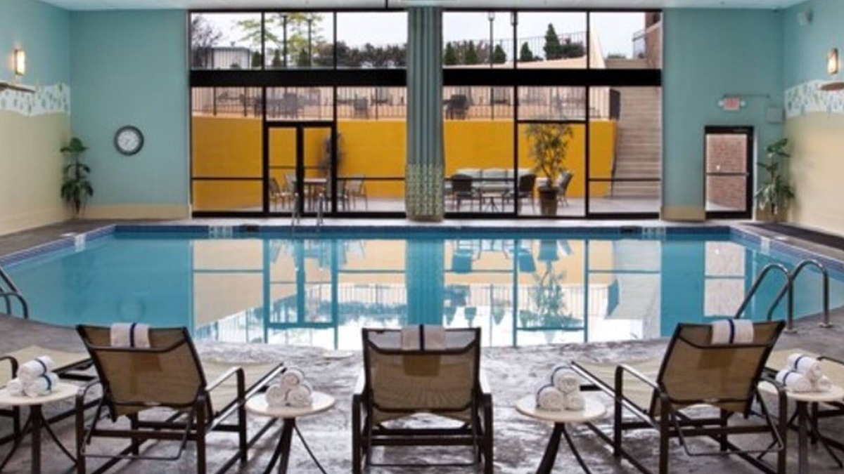Middleburg Heights Hotel | Crowne Plaza Cleveland Airport by IHG