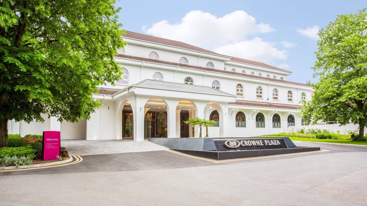 Seer Green Hotel | Crowne Plaza Gerrards Cross by IHG