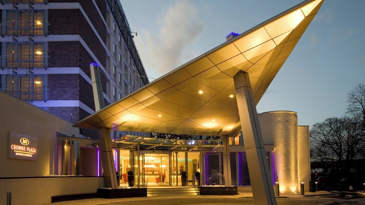 Crawley Hotel | Crowne Plaza London- Gatwick Airport by IHG