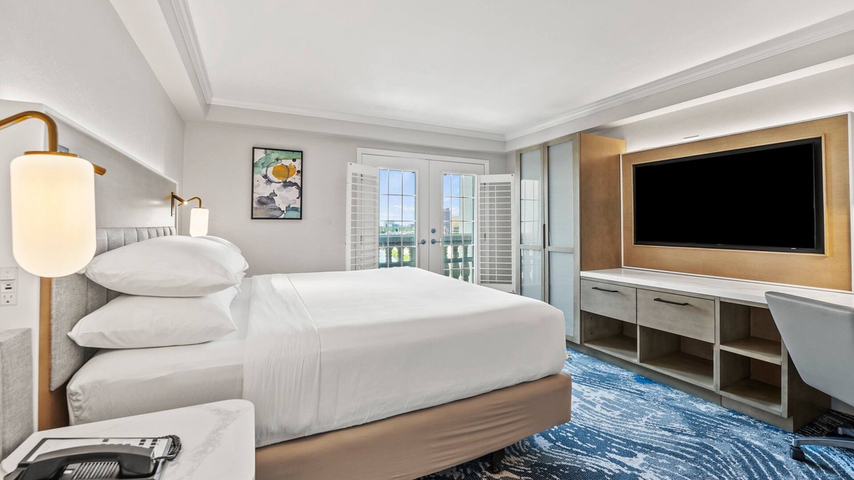 Lake Dot Hotel | Crowne Plaza Orlando - Downtown by IHG