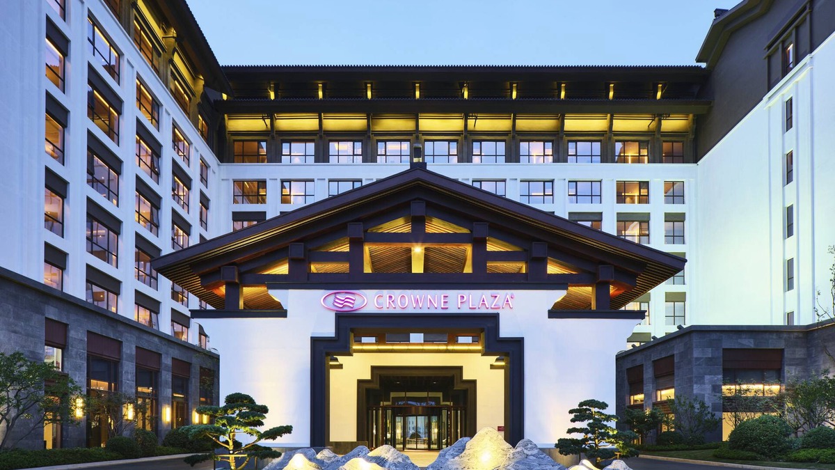 Bin Hu District Hotel | Crowne Plaza Wuxi Lake View by IHG