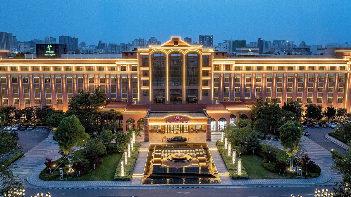 Huayuan Road Area Hotel | Crowne Plaza Zhengzhou by IHG