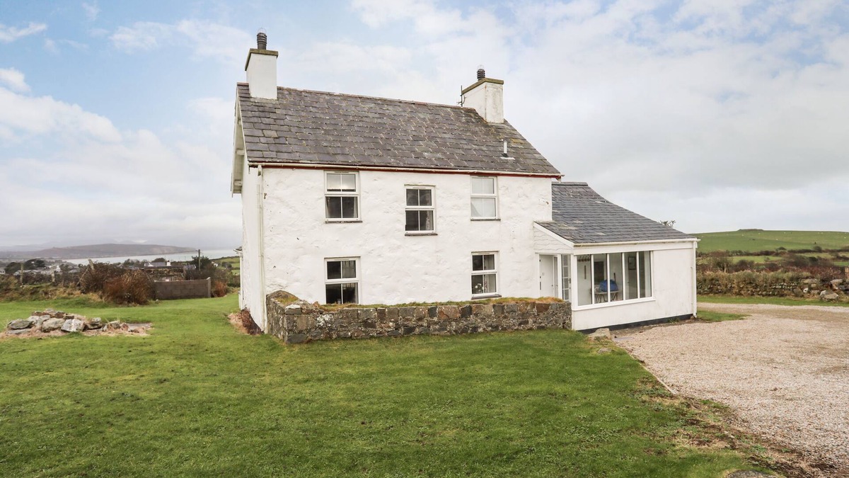 Bwlchtocyn Cottage | CROWRACH COTTAGE, family friendly, with open fire in Abersoch