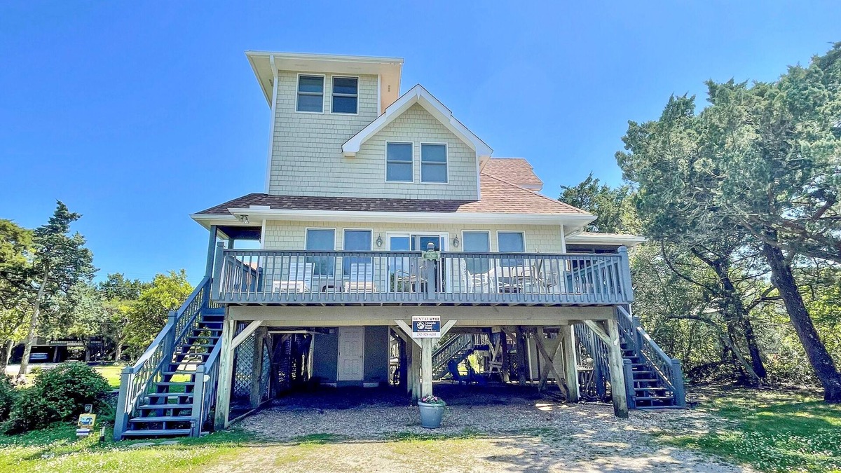 Ocracoke House | Crows Nest: Dog friendly home, wonderful decking, screened porch.