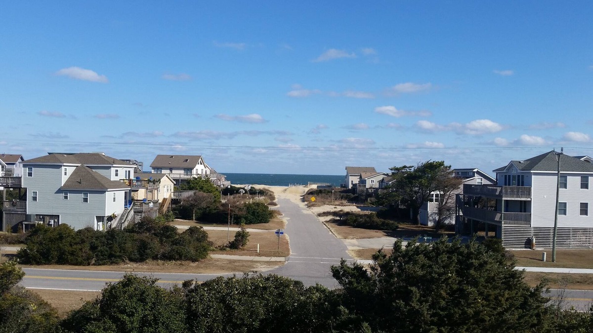 South Nags Head House | Crows nest views, porch vibes, dog-friendly house with linens + late check-out!