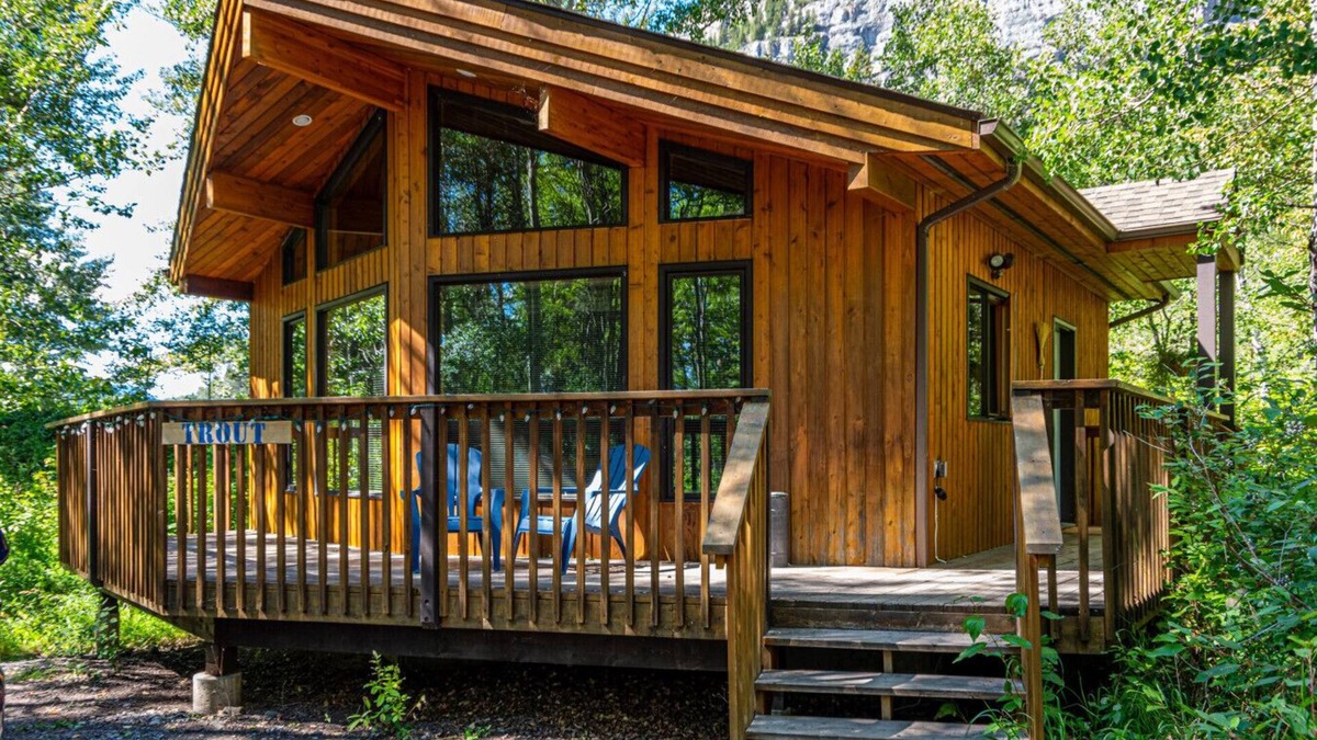 Crowsnest Pass Cabin | Crowsnest River Chalet - Trout