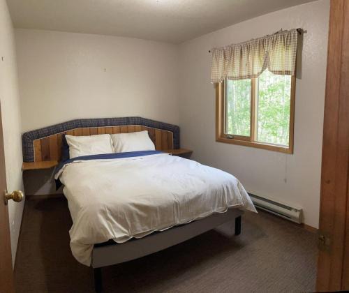 Crowsnest Pass House | Crowsnest River Chalet - Wolfs Den