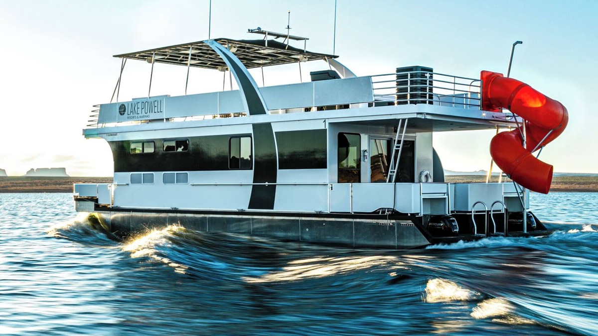 Wahweap Boat Rental | Cruise into Paradise: Lake Powell Houseboat Escape!