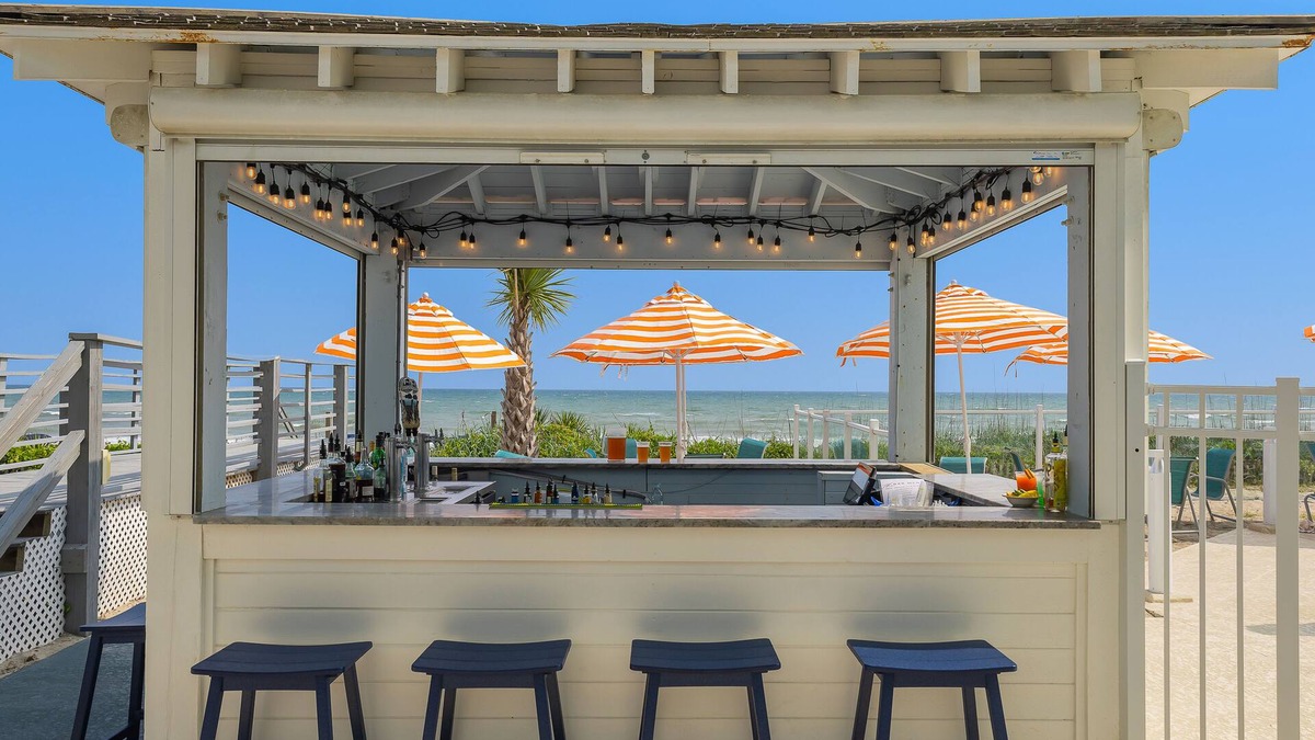 Pine Knoll Shores Hotel | Crystal Coast Oceanfront Hotel