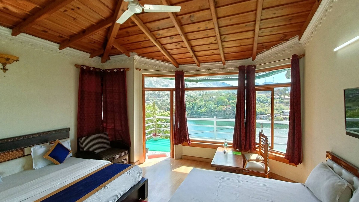 Bhimtal House | Crystal LakeView Homestay