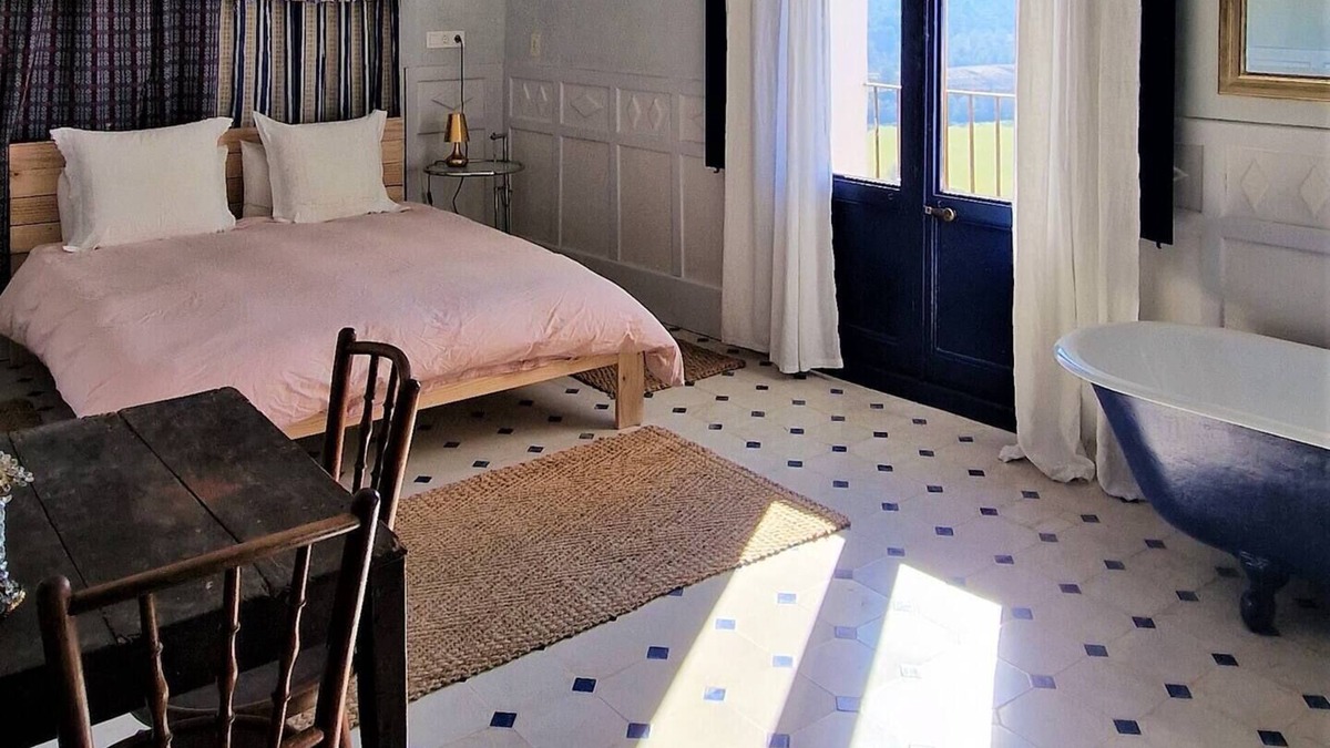 Baldellou Bed & Breakfast | Cuarto de las Señoricas in a XVI century manor house