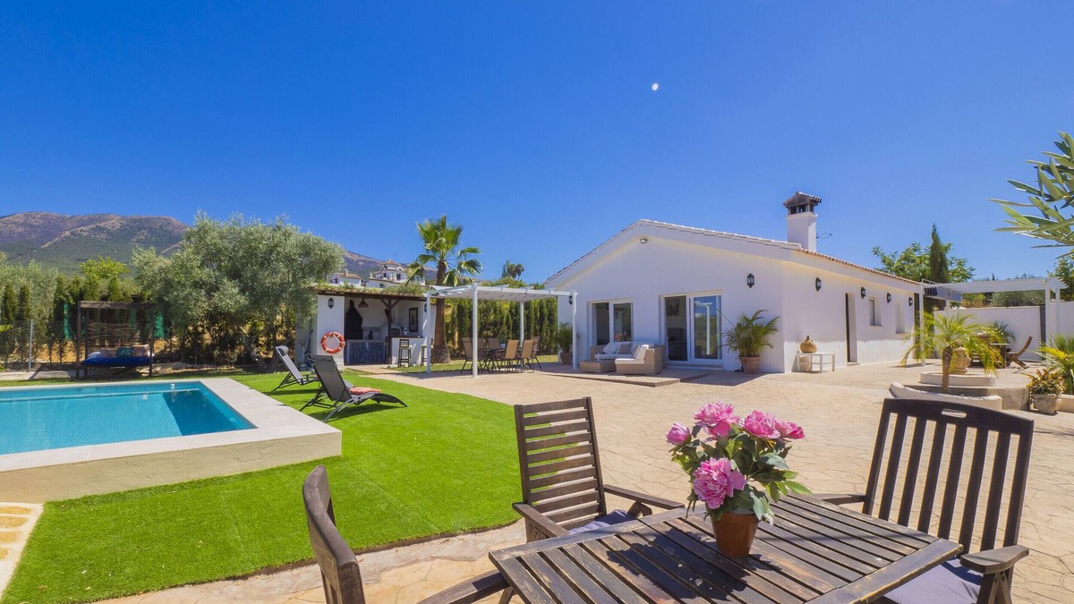 Alhaurin el Grande Cottage | Cubo's Casa Rural Huertas de Alhaurin/private pool/air conditioning/BBQ