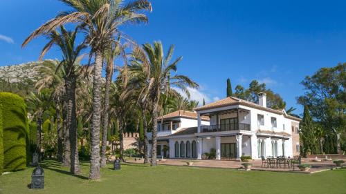 Malaga-Este Villa | Cubo's Mountain Bayview Luxury Villa