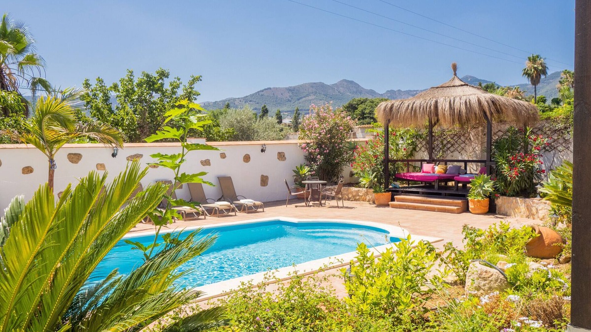 Alhaurin de la Torre Villa | Cubo's Villa Bellavista La Jona & Heated Pool/BBQ/wifi/fireplace/heated pool