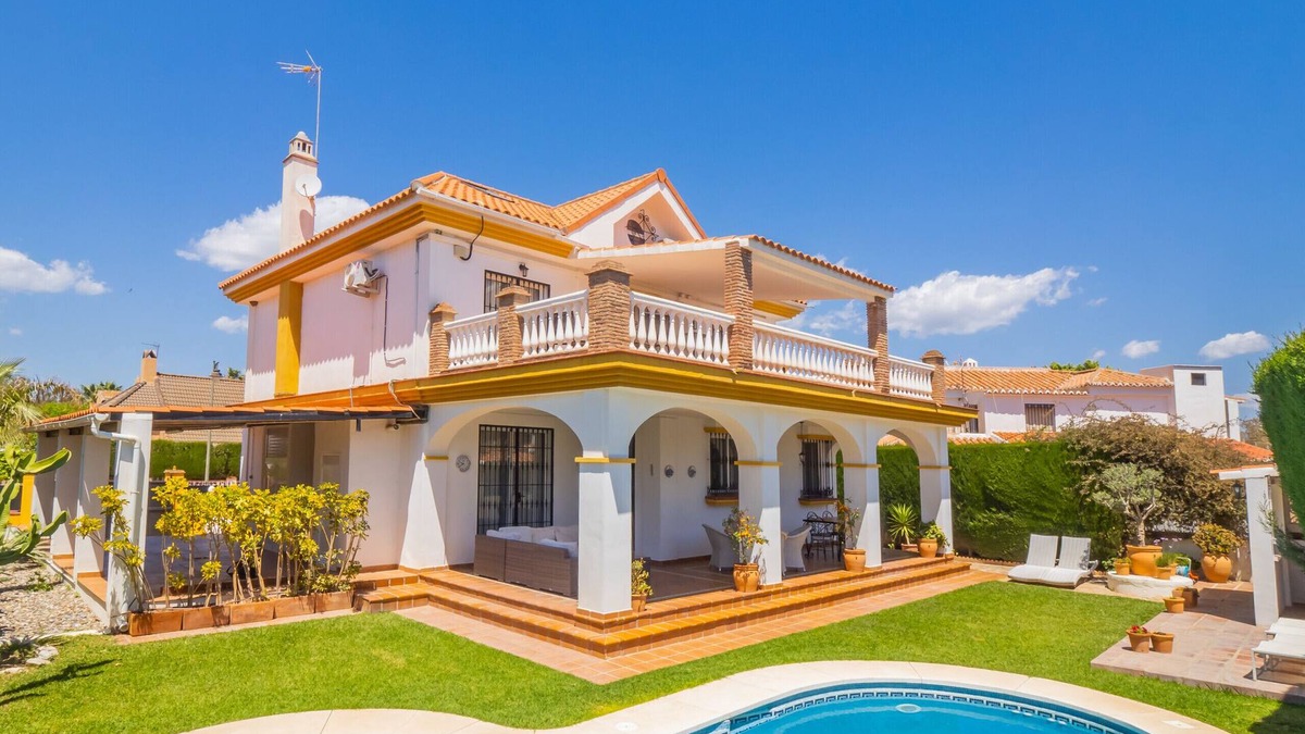 Guadalmar Villa | Cubo's Villa Yedra Guadalmar/Close to the beach/pool heated/wifi/BBQ