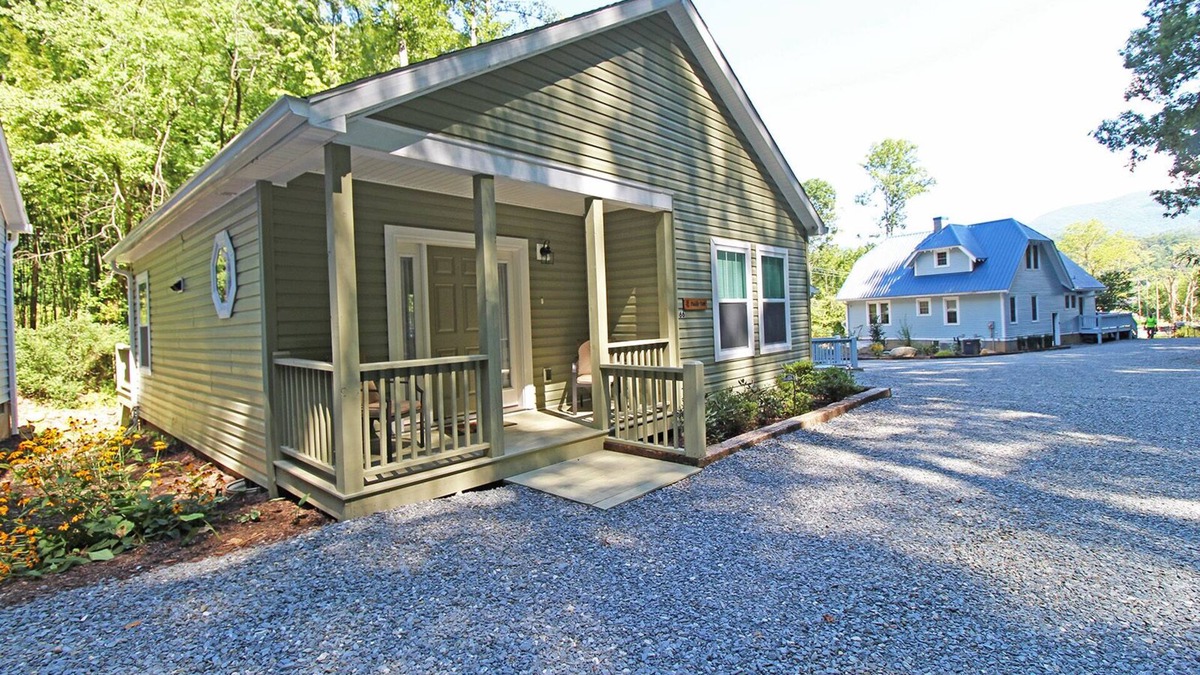 Bryson City Cabin | Cuddle Cove- Bryson Village