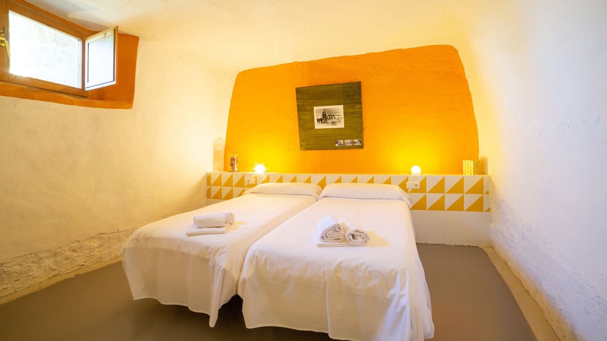 Valtierra Cottage | Cuevas Rurales Bardeneras (ALONDRA) terrace, for 4 - 5 people