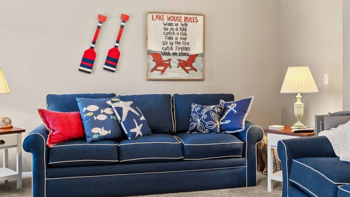 Delong House | Culver Lodge | 3BR/2BA, Near Lake Max & Academies