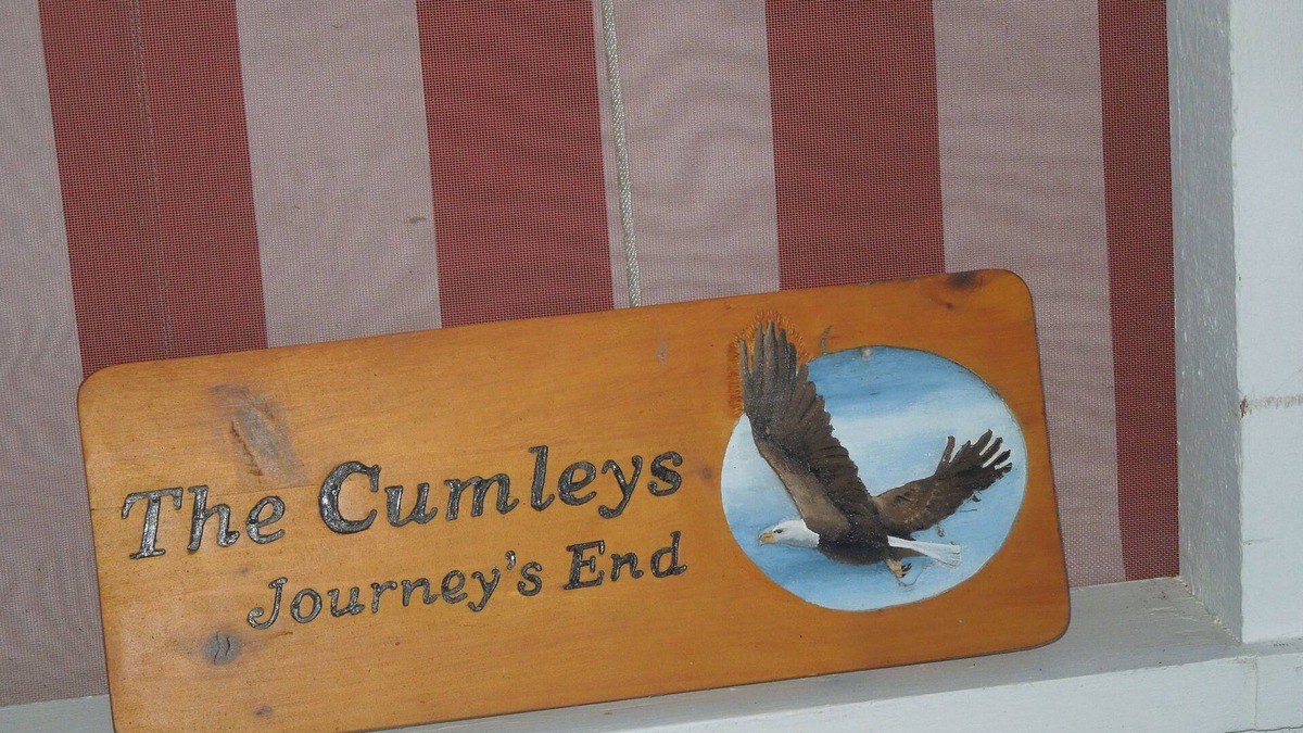 Waupaca Cottage | Cumley's Journeys End cottage on McCrossen Lake, Chain ‘O Lakes