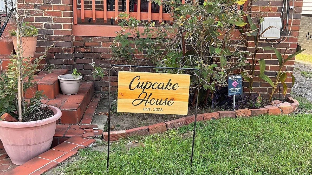 Montgomery House | Cupcake House: Cute and Cozy Getaway