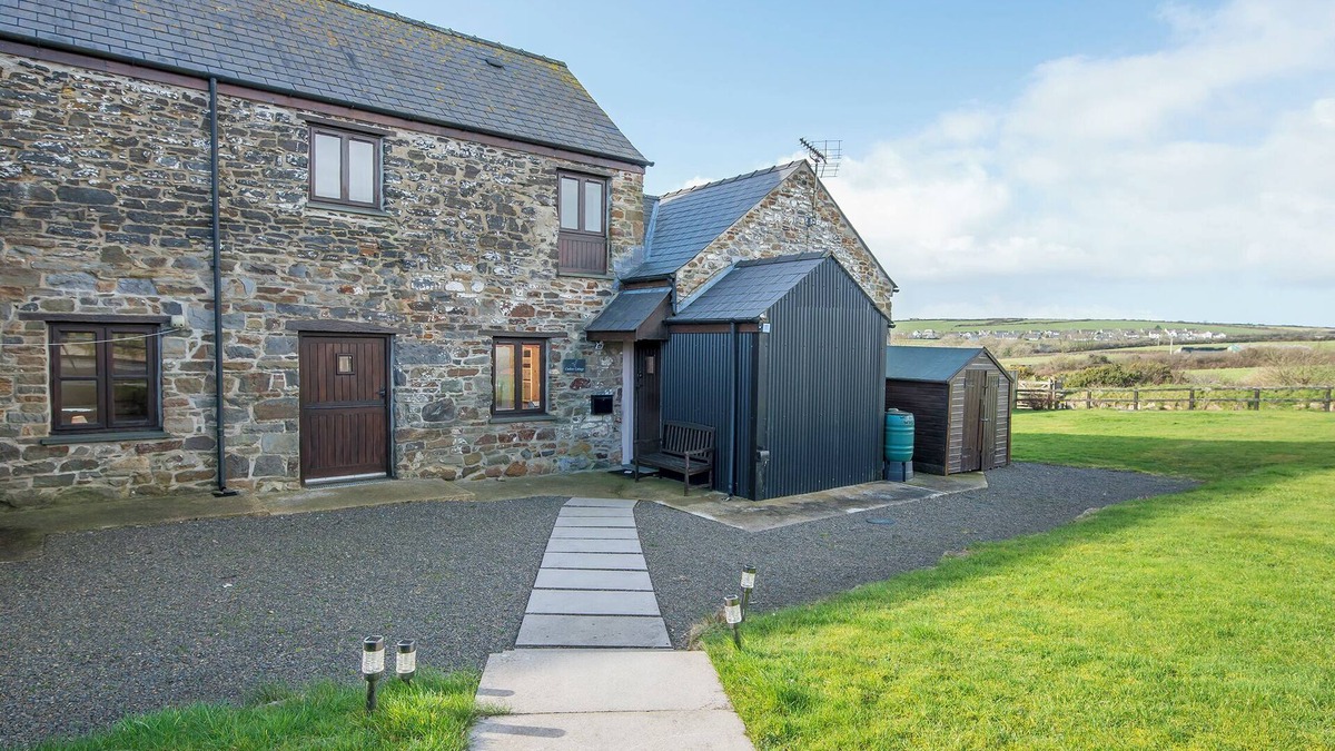 Keeston Cottage | Curlew Cottage, Holiday Cottage Camrose, Sleeps 9, 4 bedrooms, bathrooms