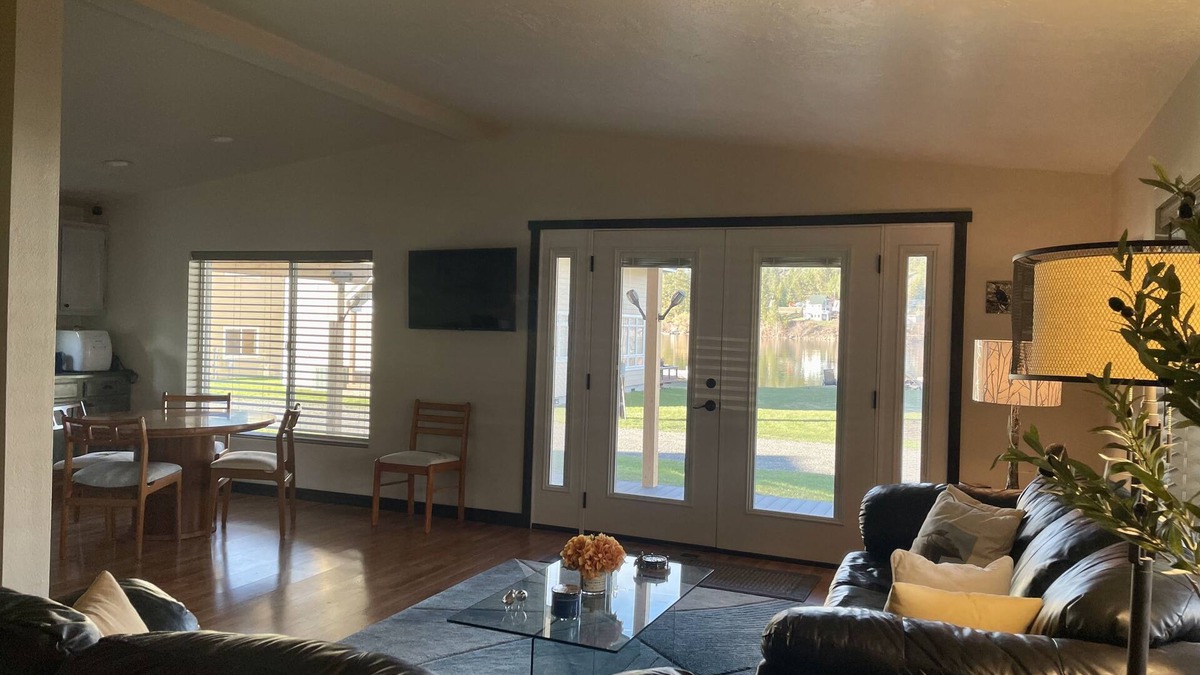 Republic Cabin | Curlew Lake view with shared parkingdock and boat launch