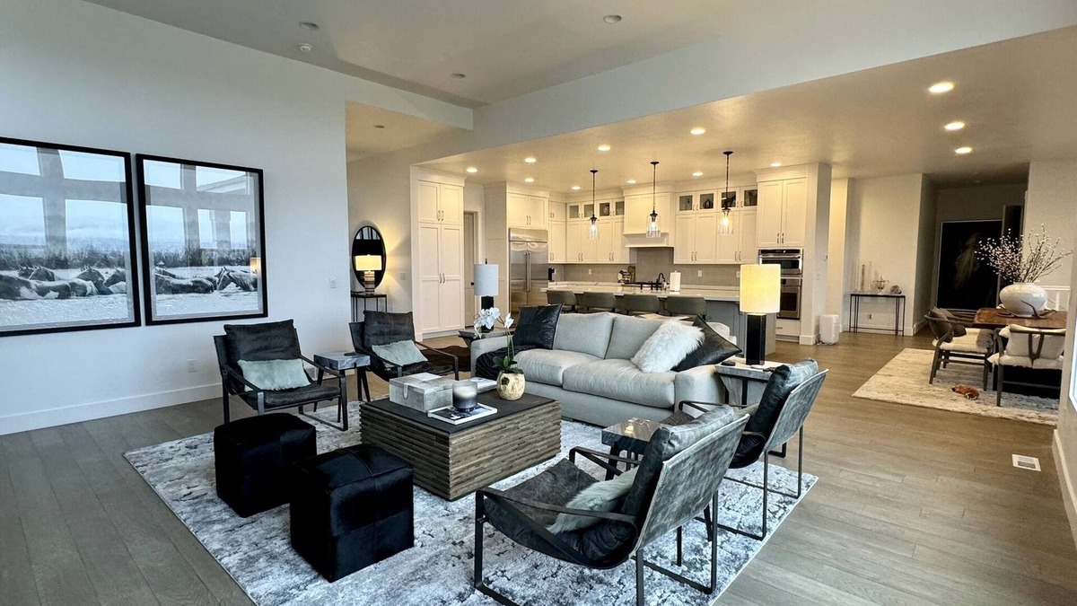 Midway House | Currently available for long term Dec 27-April 15th. Inquire now.