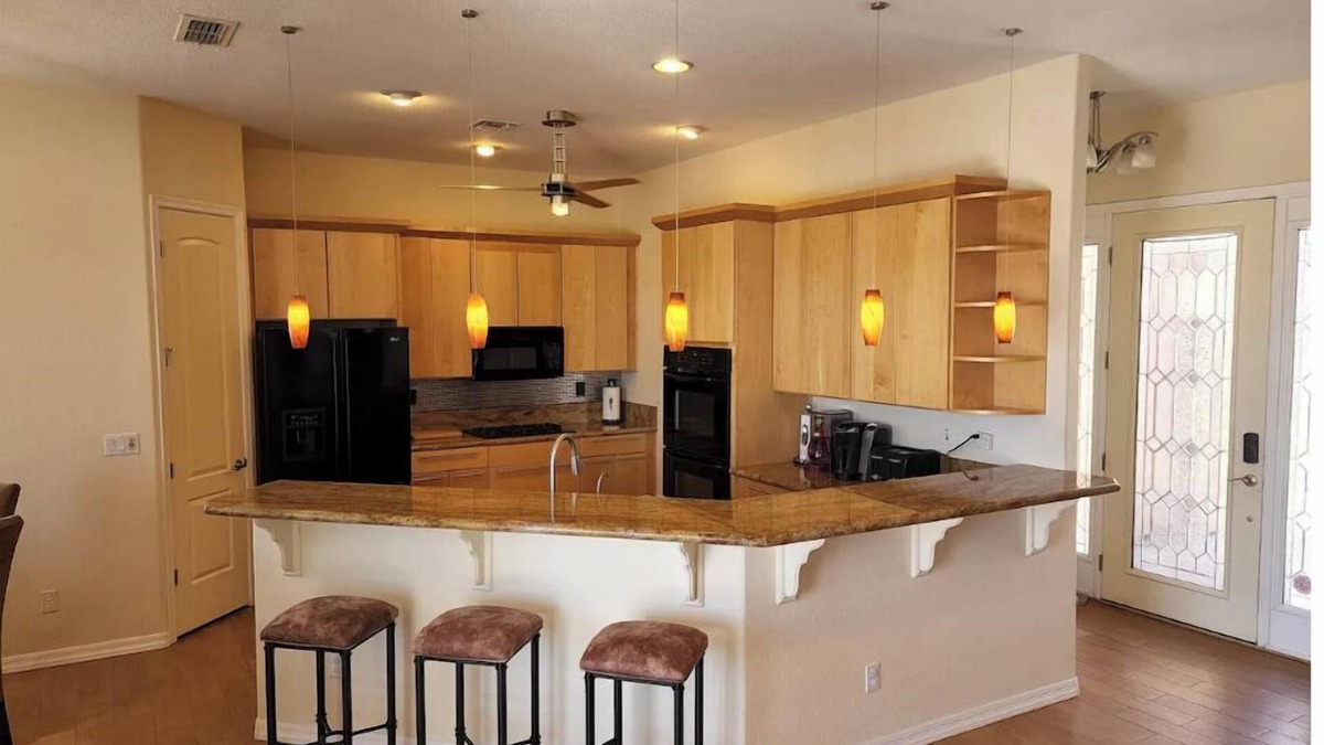 Sunridge Estates House | Custom 4 bdrm with Granny Suite and Infinity Pool