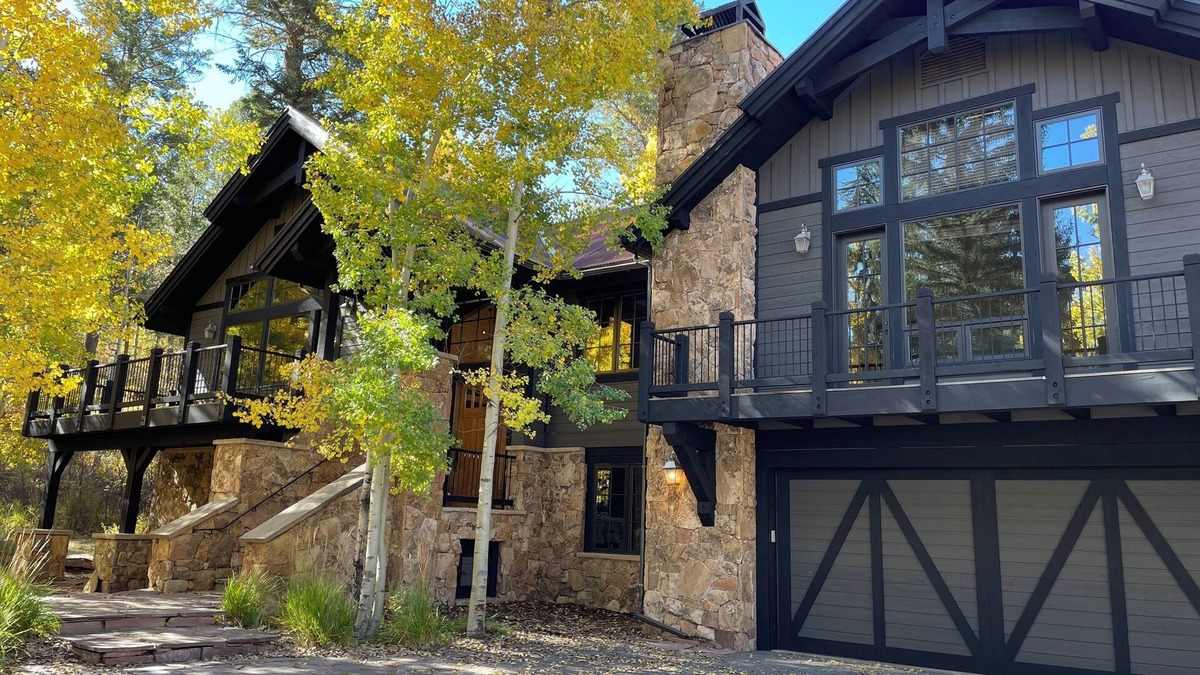Cordillera House | Custom 5-bedroom, 4.5 bath, 4,052 sqft mountain retreat located in Cordillera!