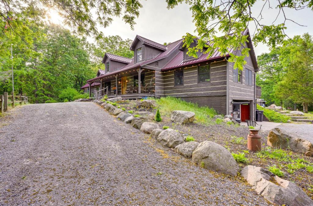 Clarklake House | Custom-Built Clarklake Cabin Sauna and Cold Plunge!