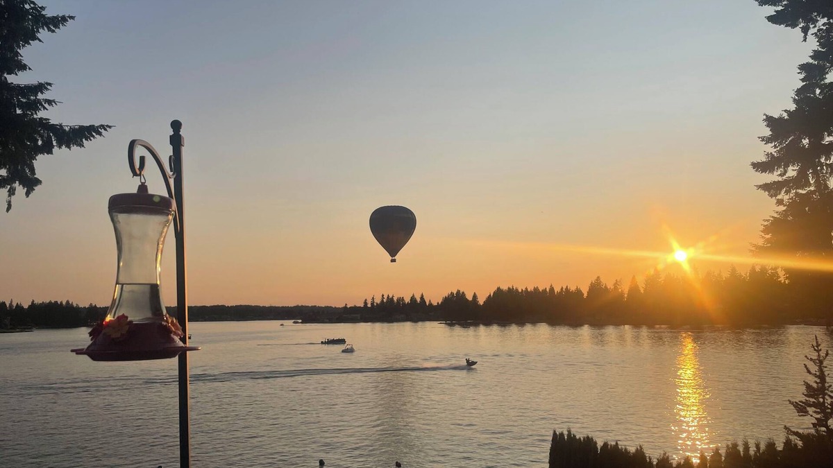 Bonney Lake House | Custom built Lake Tapps Waterfront Guest house, 2 bed, 2bath, W/D