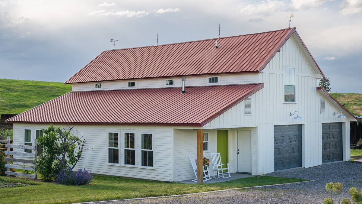 Manhattan House | Custom, Countryside Barndominium for Multi-Family near Bozeman with Hot Tub