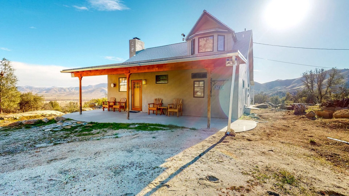 Weldon House | Custom-crafted acreage with sunroom & clawfoot tub