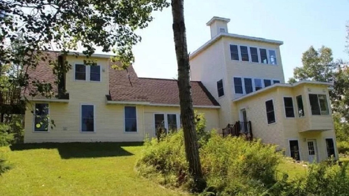 South Range House | Custom Craftsman home. 20 Miles from Downtown Duluth.