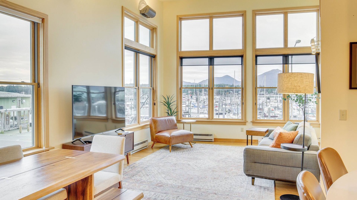 Ketchikan Apartment | Custom Harborside Loft In the Heart of Ketchikan