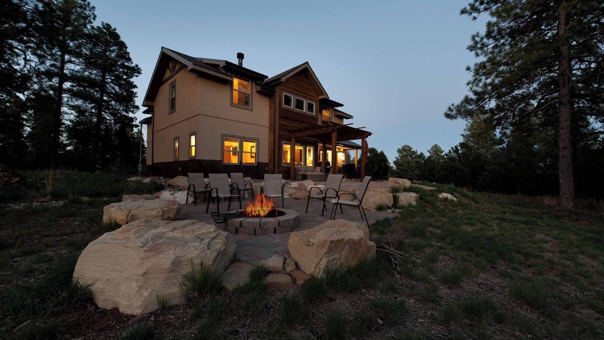 Durango House | Custom Home - 3 Acres - 9 Min to DGO - Hot Tub/Fire Pit/Ping Pong/Arcade Game