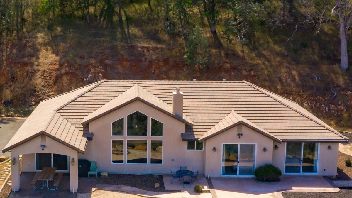 Browns Valley House | Custom Home at Collins Lake! Walk to Lake and Park! Great hiking! Great Fishing!