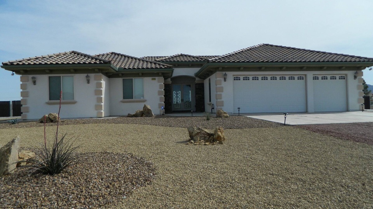 Pahrump House | Custom Home fully equipped kitchen/BBQ/Patio/Wifi and much more.
