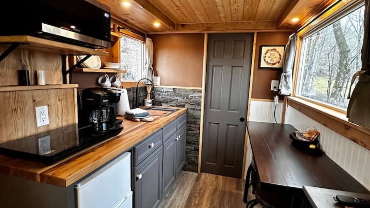 Mouth of Wilson House | Custom HorseTrailerTinyHome near Grayson Highlands
