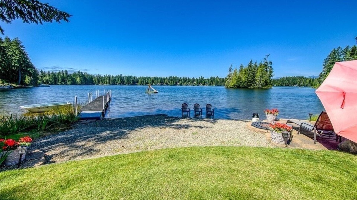 West Hills House | Custom, Spacious Lake-Front Log Cabin Estate: Hot Tub Shuffleboard & Pool Table