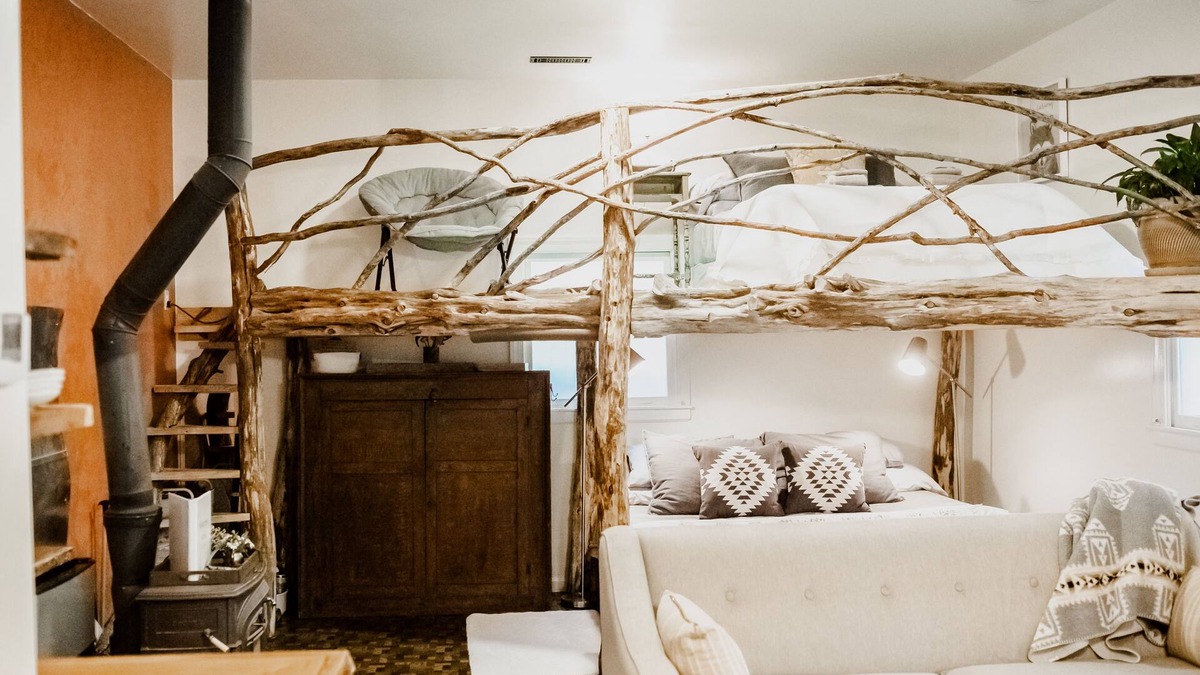 Schuyler House | Cut Flower Farm: A Bountiful Getaway for Couples or Small Families.