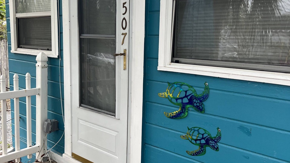 Gulfport Apartment | Cute 1 BR apt 1/2 block to Beach Blvd and 3 Blocks to the Beach