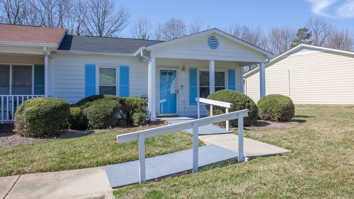 High Point House | Cute 1 Level townhome close to HPU/Furniture mkt