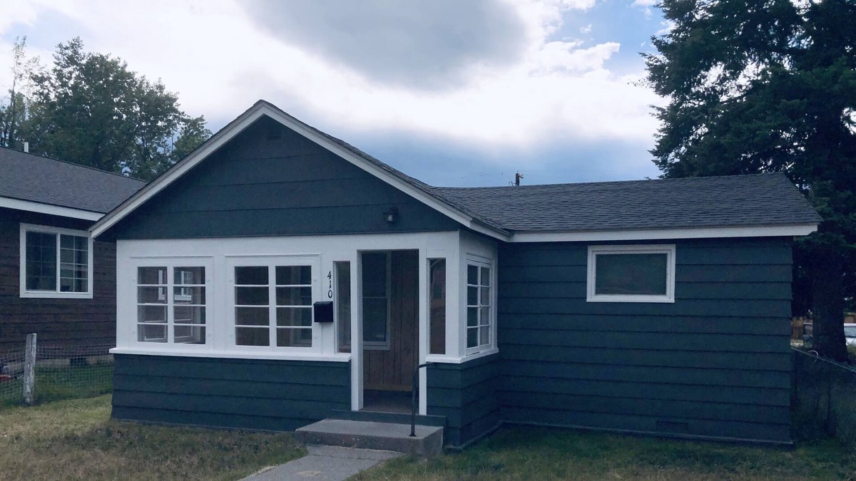 Libby House | Cute 2 bedroom home located in downtown libby
